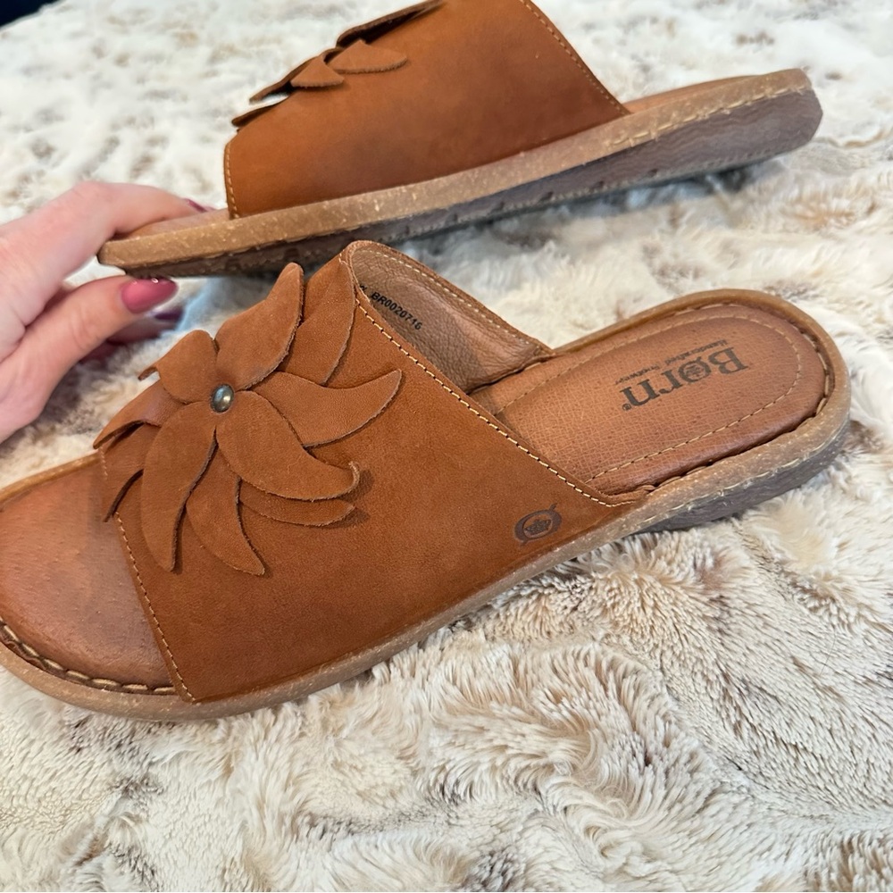 Born Flower Appliqué Women's Brown Slide Sandals size 8 - Picture 3 of 7